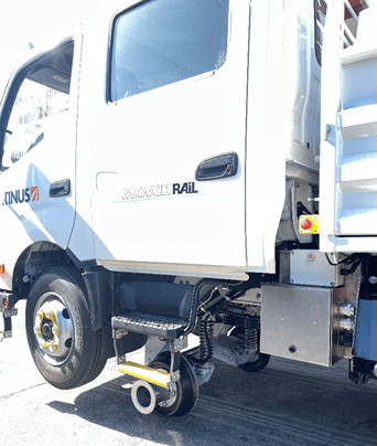 HI-RAIL VEHICLE (TRACTION DRIVE)